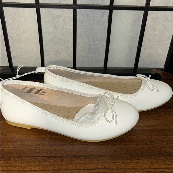 Cat & Jack White Dress Shoes with Bow - Picture 6 of 12